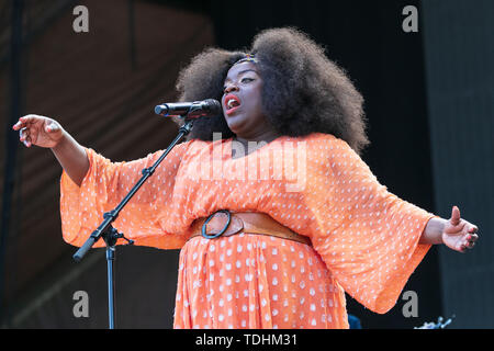 Oslo, Norvège - Juin 15th, 2019. La chanteuse et parolière Yola effectue un concert live au cours de la fête de la musique norvégienne Piknik i Parken 2019 à Oslo. (Photo crédit : Gonzales Photo - Stian S. Møller). Banque D'Images