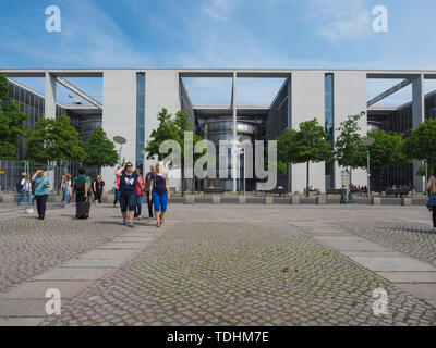 BERLIN, ALLEMAGNE - circa 2019 JUIN : Band des Bundes complexe de bâtiments du gouvernement près du Reichstag, le parlement allemand Banque D'Images