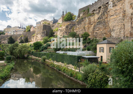 Alzette Luxembourg Grund ville au centre-ville de fortifications et des jardins Banque D'Images