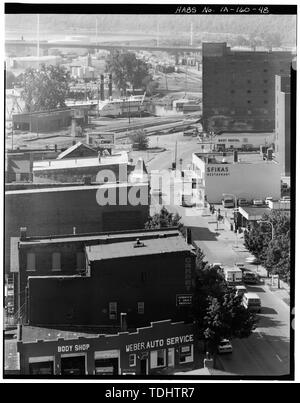 Vue générale du district commercial-industriel, MONTRANT DES BÂTIMENTS SUR 400 BLOC DE CENTRAL AVENUE. Vue de sud. - Bâtiments commerciaux et industriels à Dubuque, Dubuque, Dubuque, IA Dubuque comté ; les bâtiments commerciaux et industriels - tricolore - Projet de documentation à Dubuque, Iowa. L'image (1988) : HABS-historique bâtiments américains auprès de l'Iowa. Banque D'Images