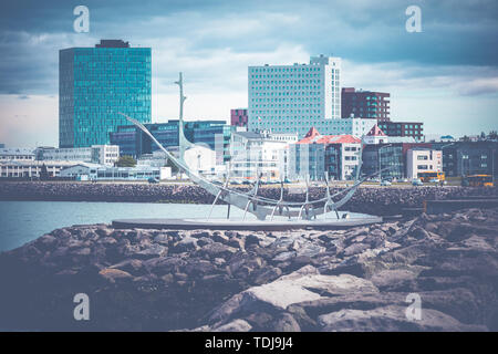 Bien Voyager Monument. Destination touristique populaire en ville. Reykjavik, Islande. Banque D'Images