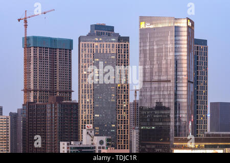 De nouveaux repères dans la principale agglomération urbaine de la ville de Zhengzhou, province de Henan, dont la Chine, la Chine des ressources humaines Ressources humaines Yuefu, etc. Banque D'Images