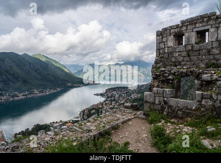 Vue de dessus de la vieille ville de Kotor au Monténégro Banque D'Images