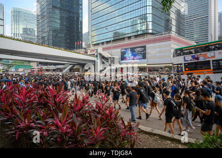 HONG KONG - 16 juin 2019 : Hong Kong 16 juin manifestation contre l'extradition de loi avec deux millions de personnes dans la rue. Banque D'Images