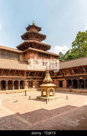 Voir à la cour à Patan Palais Royal, Mul Chowk, Patan Durbar Square, Katmandou, Népal, Asie. Banque D'Images