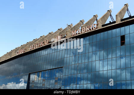 Vue générale du Stade Vicente Calderon (auparavant l'Atletico Madrid entre 1966 et 2017 pour 51 ans) au cours de sa démolition - Estadio Vicente Calderón démolition , Arganzuela, Madrid - 10 juin 2019 Banque D'Images