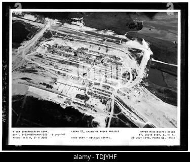 Vue aérienne oblique, à la photographie de l'Ouest n° 14574. 28 juillet 1949 - Upper Mississippi River 9 pieds, projet de Canal 27 Écluse et barrage, ville de granit, Comté de Madison, IL ; U.S. Army Corps of Engineers Banque D'Images