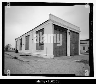 Vue oblique de l'EST ET AU SUD VERS LE NORD-OUEST. - U.S. Naval Air Station, la Locomotive Remise, South Avenue, Pensacola, FL, Escambia Comté Banque D'Images