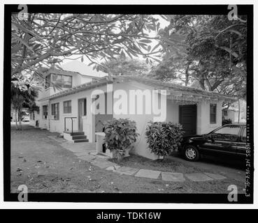 Vue oblique de l'extrémité nord-ouest et nord-est (CÔTÉ ARRIÈRE), SUR LA GAUCHE. Vue plein sud. - Champ Hickam, Type de logement, 5 SOUS-OFFICIERS 206 Tenth Street , Honolulu, Honolulu, HI Comté Banque D'Images