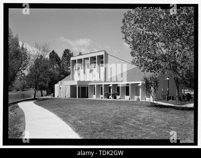 Ancien bâtiment de l'administration, l'ARRIÈRE ET LE CÔTÉ NORD DE L'altitude. Vue de l'Ouest. - Cimetière national de Fort Logan, 3698 South Sheridan Boulevard, Denver, comté de Denver, CO Banque D'Images