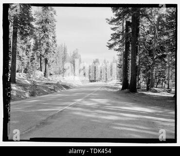 Ancien et Nouveau TIOGA ROUTES. Partie 1 DE DEUX PARTIE PANORAMA AVEC CA-149-29. À la NE. - Tioga Road, entre télévision et grue Tioga Pass, Yosemite Village, comté de Mariposa, CA Banque D'Images