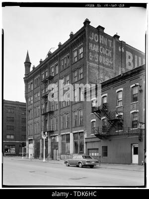 Vue d'ensemble de 0-CYLINDRES DE LA RUE MAIN, À L'HÔTEL BENNETT ET BISHOP'S EN BLOC DE DROITE AU PREMIER PLAN. Vue vers le nord-est. - Bâtiments commerciaux et industriels à Dubuque, Dubuque, Dubuque, IA Comté Banque D'Images