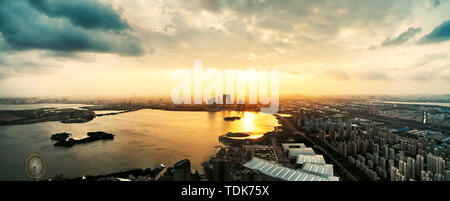 Une vue panoramique de la ville de Suzhou Industrial Park au coucher du soleil Banque D'Images