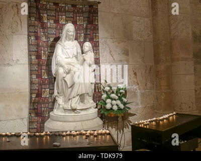 Jérusalem, Israël- septembre, 20, 2016 : une statue de st anne dans l'église de saint anne sur le site de la piscine de Béthesda à Jérusalem, Banque D'Images