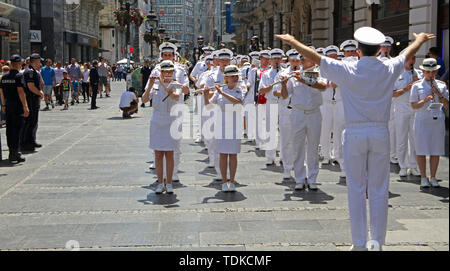 Belgrade, Serbie. 16 Juin, 2019. Les membres d'un orchestre de la police au cours des célébrations de la Journée de la police de Belgrade, Serbie, le 16 juin 2019. Credit : Nemanja Cabric/Xinhua/Alamy Live News Banque D'Images