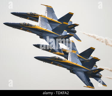 Cape Girardeau, MO, USA. 17 mai, 2019. L'US Navy Blue Angels effectuer pendant la Cape Girardeau Air Show, à Cape Girardeau, MO. Crédit obligatoire : Kevin Langley/Sports médias du Sud/CSM/Alamy Live News Banque D'Images