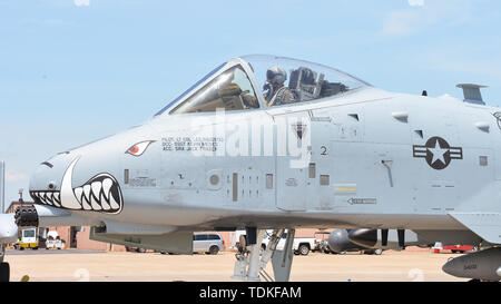 Cape Girardeau, MO, USA. 17 mai, 2019. L'avant de l'A-10 piloté par le Lieutenant-colonel Lee Saugstad, pendant la Cape Girardeau Air Show, à Cape Girardeau, MO. Crédit obligatoire : Kevin Langley/Sports médias du Sud/CSM/Alamy Live News Banque D'Images