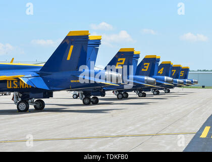 Cape Girardeau, MO, USA. 17 mai, 2019. L'US Navy Blue Angels alignés pendant la Cape Girardeau Air Show, à Cape Girardeau, MO. Crédit obligatoire : Kevin Langley/Sports médias du Sud/CSM/Alamy Live News Banque D'Images