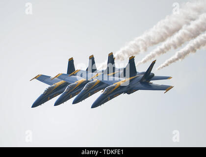 Cape Girardeau, MO, USA. 17 mai, 2019. L'US Navy Blue Angels effectuer pendant la Cape Girardeau Air Show, à Cape Girardeau, MO. Crédit obligatoire : Kevin Langley/Sports médias du Sud/CSM/Alamy Live News Banque D'Images