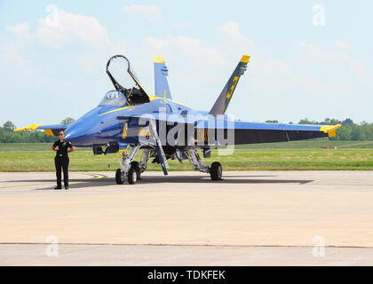 Cape Girardeau, MO, USA. 17 mai, 2019. L'US Navy Blue Angels pendant la Cape Girardeau Air Show, à Cape Girardeau, MO. Crédit obligatoire : Kevin Langley/Sports médias du Sud/CSM/Alamy Live News Banque D'Images