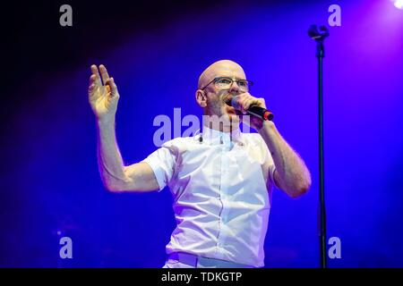 Berlin, Deutschland. 15 Juin, 2019. 15.06.2019, la chanteuse pop britannique et ancien membre de Bronski Beat et Communards Le Jimmy Somerville au Berliner Rundfunk Open Air 2019 dans le Parkbuhne Wuhlheide. Berliner Rundfunk 91.4 a célébré sa traditionnelle fête d'été dans la belle scène en plein air avec des stars de la musique des années 80. Utilisation dans le monde entier | Credit : dpa/Alamy Live News Banque D'Images