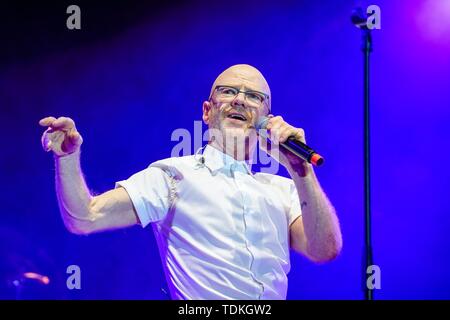 Berlin, Deutschland. 15 Juin, 2019. 15.06.2019, la chanteuse pop britannique et ancien membre de Bronski Beat et Communards Le Jimmy Somerville au Berliner Rundfunk Open Air 2019 dans le Parkbuhne Wuhlheide. Berliner Rundfunk 91.4 a célébré sa traditionnelle fête d'été dans la belle scène en plein air avec des stars de la musique des années 80. Utilisation dans le monde entier | Credit : dpa/Alamy Live News Banque D'Images