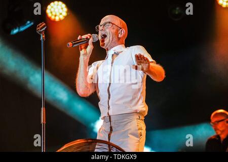 Berlin, Deutschland. 15 Juin, 2019. 15.06.2019, la chanteuse pop britannique et ancien membre de Bronski Beat et Communards Le Jimmy Somerville au Berliner Rundfunk Open Air 2019 dans le Parkbuhne Wuhlheide. Berliner Rundfunk 91.4 a célébré sa traditionnelle fête d'été dans la belle scène en plein air avec des stars de la musique des années 80. Utilisation dans le monde entier | Credit : dpa/Alamy Live News Banque D'Images