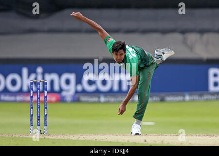 La masse de comté, Taunton, Somerset, UK. 17 Juin, 2019. Coupe du Monde de Cricket ICC, Antilles et le Bangladesh ; Mustafizur Rahman bols à Lewis d'Evin : Action Crédit Plus Sport/Alamy Live News Banque D'Images