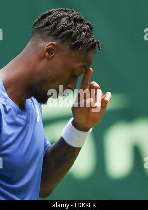 Halle, Allemagne. 17 Juin, 2019. Tennis : ATP-Tour des célibataires, des hommes, 1er tour, Herbert (FRA) - Monfils (FRA). Gaël Monfils s'empare de son front. Credit : Friso Gentsch/dpa/Alamy Live News Banque D'Images