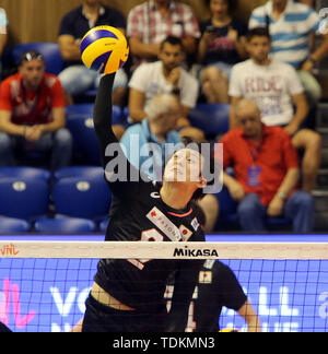 Varna, Bulgarie. 15 Juin, 2019. Masashiro YANAGIDA (Japon), .mens volley-ball Ligue des Nations Unies, 2019, semaine 3 tour préliminaire contre le Japon, la Bulgarie, Varna Bulgarie ./, Palais de la Culture et des Sports, le 15 juin 2019, .dans la semaine 3 dans la ronde préliminaire de la Ligue des nations de volley-ball hommes jouent les équipes nationales de la Bulgarie, le Japon, l'Italie et l'Australie à Sofia à la mer Noire, de crédit : Wolfgang Fehrmann/ZUMA/Alamy Fil Live News Banque D'Images