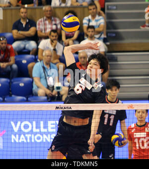 Varna, Bulgarie. 15 Juin, 2019. Akihiro Yamauchi (Japon), .mens volley-ball Ligue des Nations Unies, 2019, semaine 3 tour préliminaire contre le Japon, la Bulgarie, Varna Bulgarie ./, Palais de la Culture et des Sports, le 15 juin 2019, .dans la semaine 3 dans la ronde préliminaire de la Ligue des nations de volley-ball hommes jouent les équipes nationales de la Bulgarie, le Japon, l'Italie et l'Australie à Sofia à la mer Noire, de crédit : Wolfgang Fehrmann/ZUMA/Alamy Fil Live News Banque D'Images