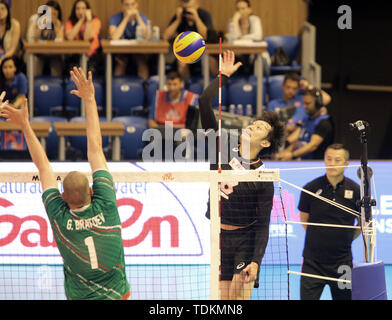Varna, Bulgarie. 15 Juin, 2019. dans la bonne Masashiro YANAGIDA (Japon), .mens volley-ball Ligue des Nations Unies, 2019, semaine 3 tour préliminaire contre le Japon, la Bulgarie, Varna Bulgarie ./, Palais de la Culture et des Sports, le 15 juin 2019, .dans la semaine 3 dans la ronde préliminaire de la Ligue des nations de volley-ball hommes jouent les équipes nationales de la Bulgarie, le Japon, l'Italie et l'Australie à Sofia à la mer Noire, de crédit : Wolfgang Fehrmann/ZUMA/Alamy Fil Live News Banque D'Images