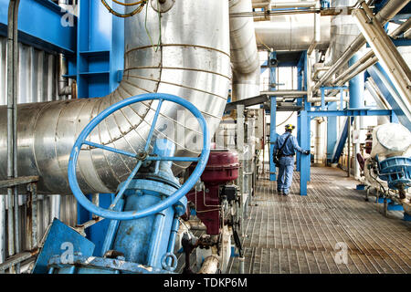 Colon, Panama. Août 31, 2011. Un homme vu travailler au Bahia las Minas centrale thermique, une centrale au charbon centrale thermique à deux points. Credit : Ricardo Ribas SOPA/Images/ZUMA/Alamy Fil Live News Banque D'Images