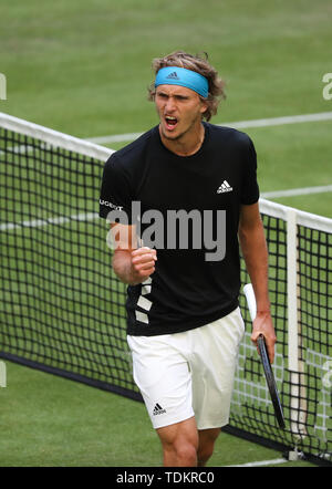 Halle, Allemagne. 17 Juin, 2019. Tennis : ATP-Tour des célibataires, des hommes, 1er tour, Haase (Pays-Bas) - Zverev (Allemagne). Alexander Zverev serre son poing. Credit : Friso Gentsch/dpa/Alamy Live News Banque D'Images