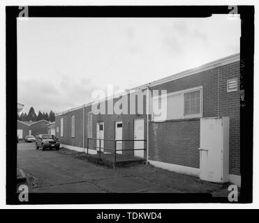 Vue oblique à la sud-ouest à côté est du bâtiment - Hôpital Madigan, borné par Wilson et McKinley avenues et rues Lincoln et Garfield, DuPont, Comté de Pierce, WA ; Sawyer, Philip ; M. Steinbrueck, Victor E ; Boespflug, John F ; Maul, David, émetteur ; Prix, Virginie B, émetteur Banque D'Images