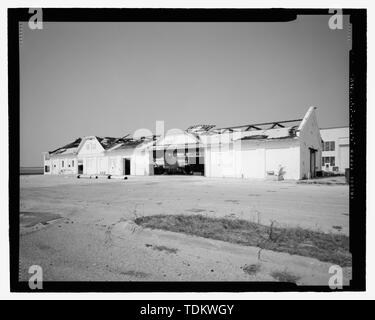 Vue oblique du côté faisant face au sud-ouest. - U.S. Naval Air Station, charbon, 499 South Avenue, Pensacola, FL, Escambia Comté Banque D'Images