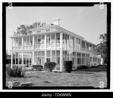 Vue oblique de l'avant et à l'ouest vers le nord-ouest - U.S. Naval Air Station, les quartiers des officiers supérieurs Q-3, Q-3 North Avenue, Pensacola, FL, Escambia Comté Banque D'Images