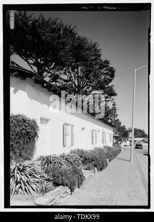 Vue oblique du faand-231;ade du sud-est - Premier Théâtre en Californie, angle sud-ouest de l'océan Pacifique et les rues Scott, Monterey, le comté de Monterey, CA Banque D'Images