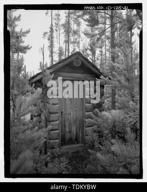 Vue oblique du sud et de l'autre de cabine des invités ; vue de nord-ouest. - Dean E. Propriété Appel, Big Springs Summer Home Area, Lot 5, bloc D, Island Park, ID, Fremont Comté Banque D'Images