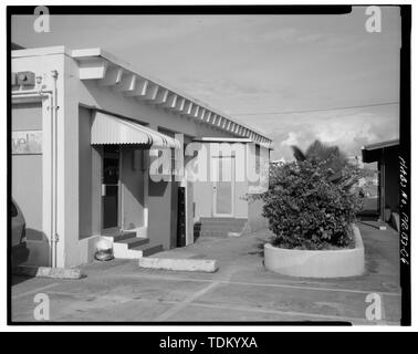 Vue oblique d'altitude du sud, à l'ouest par le nord-ouest. La base de la Garde côtière des États-Unis - San Juan, Store House, San Juan, San Juan, PR Municipio ; URS Corporation, entrepreneur ; Durbin, Jeffrey L, historien ; Tucher, Rob, photographe Banque D'Images