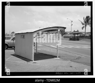 Vue oblique du côté sud-ouest et nord-ouest de l'arrière. Voir face à l'Est - Base navale américaine, Pearl Harbor, le logement, l'Avenue centrale près de l'intersection de la Sixième Rue, Pearl City, comté de Honolulu, HI Banque D'Images