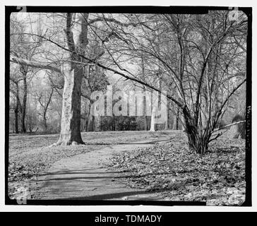 Voie, AU NORD-OUEST DE L'EMPRISE DE LA VOIE FERRÉE, À NORTH - John Bartram Maison et jardin, 54ème rue et Lindbergh Boulevard, Philadelphie, comté de Philadelphie, PA ; Bartram, John ; Bartram, William ; Eastwick, Andrew ; Carr, Ann Bartram ; Carr, Robert ; Bartram, John ; Carr, John Bartram ; Meehan, Thomas ; Sargent, Charles S ; John Bartram Association ; Fry, Joel T, historien ; Elliott, Joseph, photographe ; Calderon, David, délinéateur ; Arzola, Robert R, gestionnaire de projet Banque D'Images