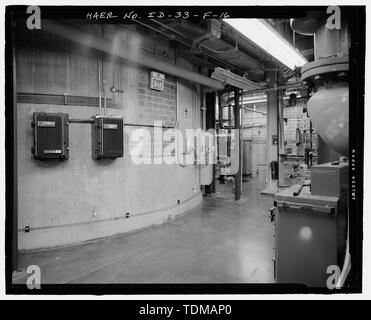 (Par PBF-620) de l'intérieur, sous-sol. Mur en béton présente les grandes lignes du bassin du réacteur. Signe dit, Clignotant : Le réacteur - Évacuer la zone. Date- mai 2004. L'INEEL n° négatif HD-41-5-3 - Idaho National Engineering Laboratory, SPERT-I et d'alimentation, installation d'éclatement, Scoville Comté de Butte, ID Banque D'Images