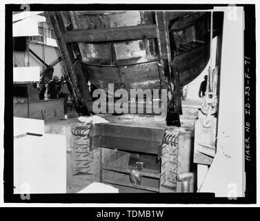 Bâtiment réacteur (FCP PAR-620). Cuve de réacteur prêt pour insertion dans la fosse. Photographe- Holmes. Date- 26 février 1970. L'INEEL n° négatif 70-991 - Idaho National Engineering Laboratory, SPERT-I et d'alimentation, installation d'éclatement, Scoville Comté de Butte, ID Banque D'Images