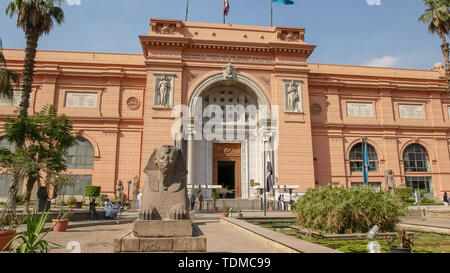 Le Caire, Egypte- septembre, 26, 2015 : extérieur du musée égyptien du Caire Banque D'Images