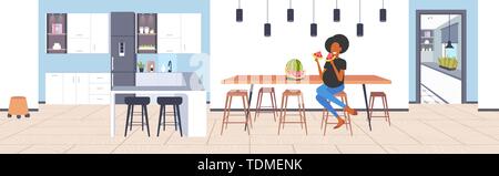 Pregnant woman eating watermelon fruits frais african american girl s'amusant de la grossesse et de la maternité moderne concept vacances studio cuisine Illustration de Vecteur