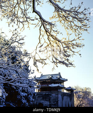 Photographiant Wenchang Pavilion au Palais d'été à Beijing en mars 2013 Banque D'Images