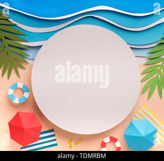 Rond blanc écran blanc entouré d'une plage de sable Banque D'Images