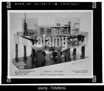 Photographie D'UNE PHOTOGRAPHIE D'UN MODÈLE À L'ÉCHELLE DE L'usine de calcination des déchets, MONTRANT LA FACE AU SUD-EST. L'INEEL PHOTO Numéro 95-903-1-1. - Idaho National Engineering Laboratory, anciennes installations de calcination, Scoville, comté de Butte, ID Banque D'Images