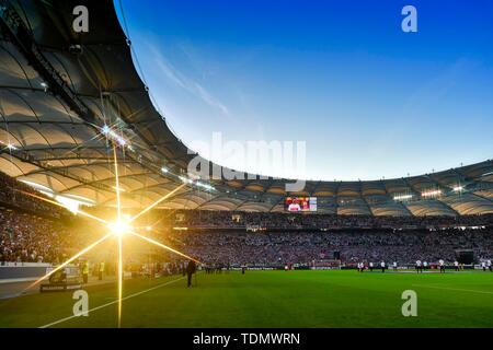 Aperçu du stade Mercedes-Benz Arena,, heure bleue, effet star, Stuttgart, Bade-Wurtemberg, Allemagne Banque D'Images
